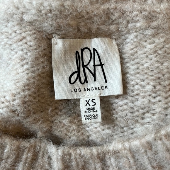 DRA Los Angeles Sweater XA Beige Oversized Soft Knit Floral Embroidery Casual - Picture 7 of 11